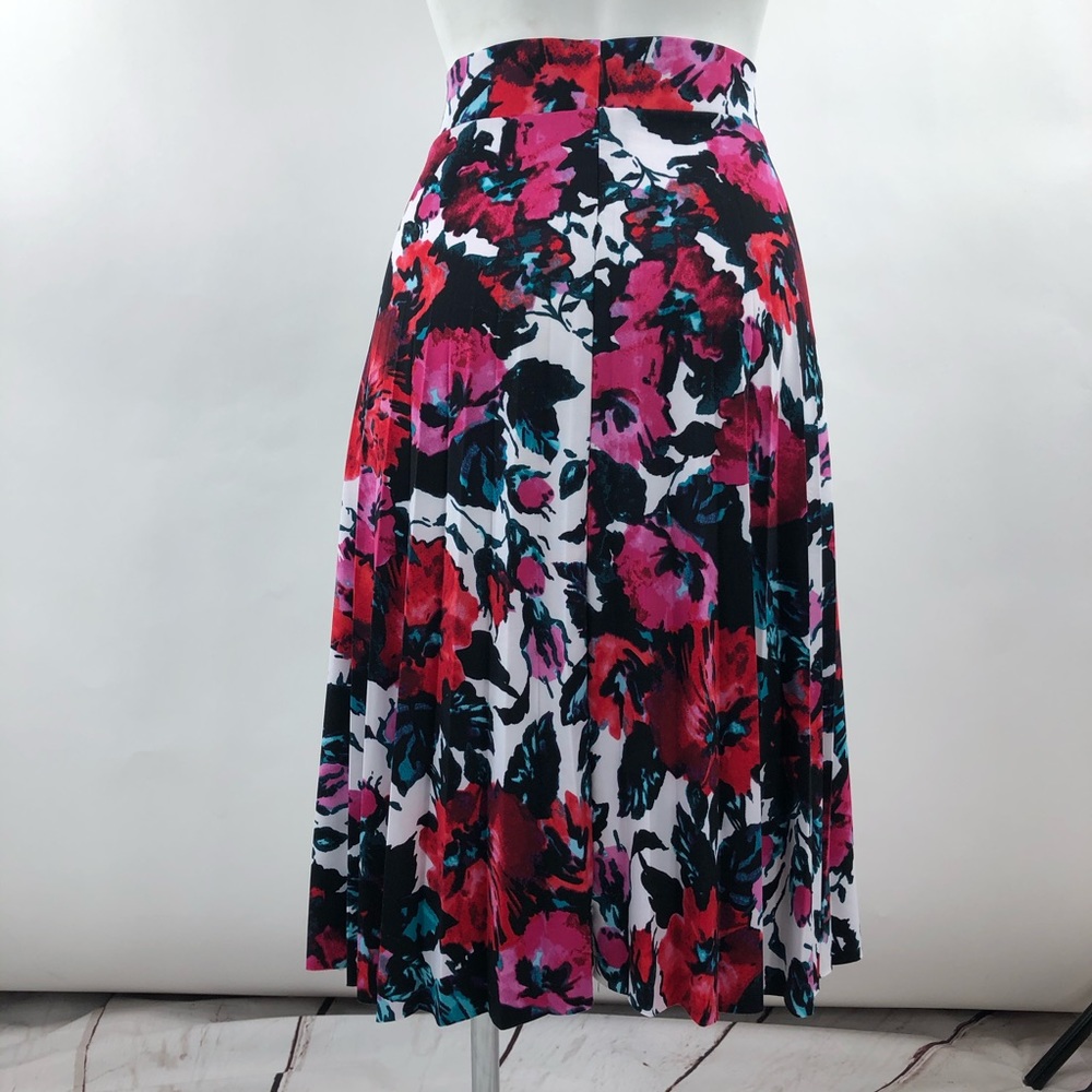 NEW WITH TAGS Convington Midi Stretch Flowy Floral Skirt Size M PETITE N